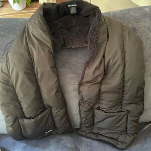 Steve Madden black scarf wrap with pockets